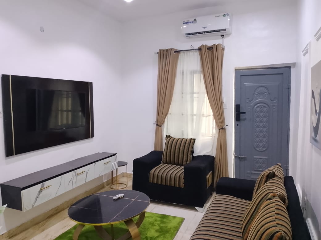 Luxe 2 – 2-bed NAS Luxe apartment living room